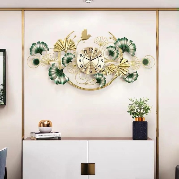 Clock - Picture 4 of 4